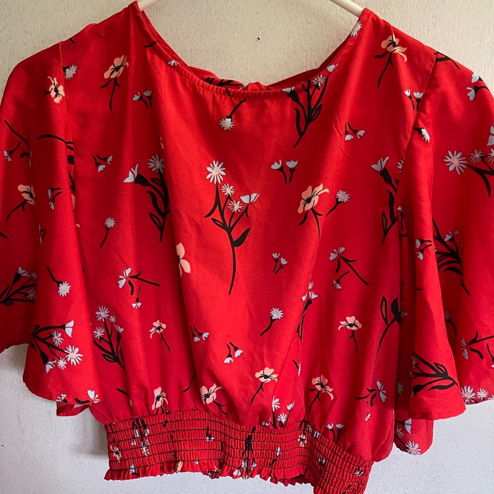 Red crop top blouse size M